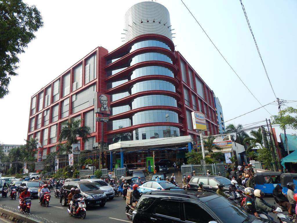 Amaris Hotel Senen Jakarta Exterior photo
